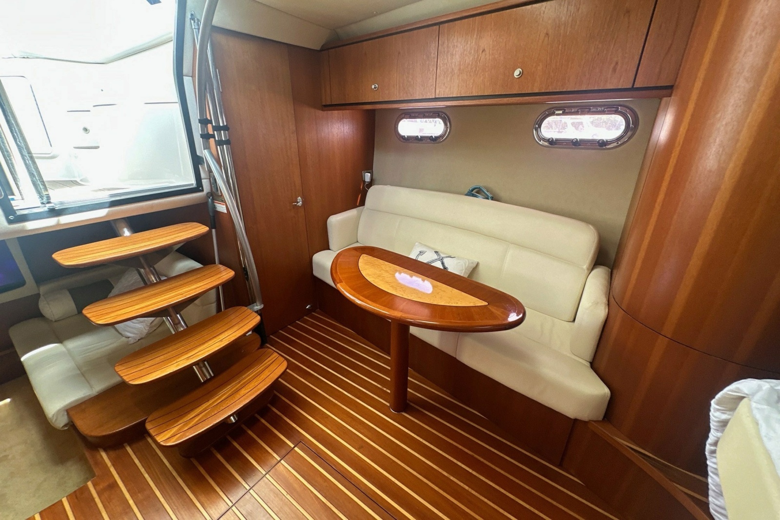 2009 Tiara Yachts 3500 Sovran