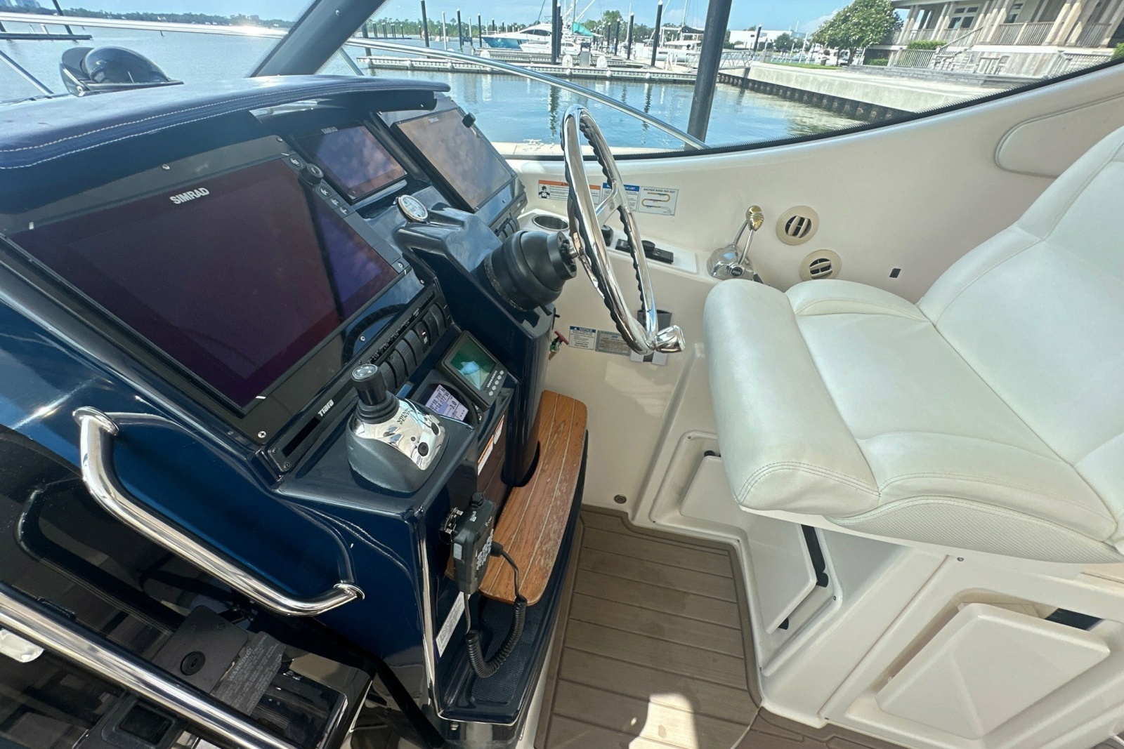 2009 Tiara Yachts 3500 Sovran