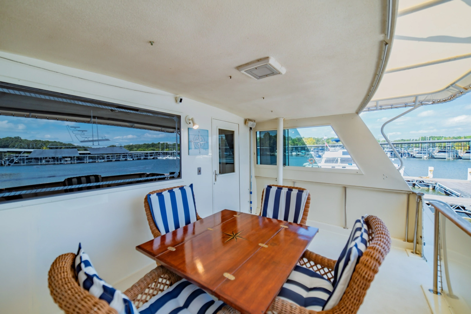 1988 Hatteras 70 Cockpit Motor Yacht