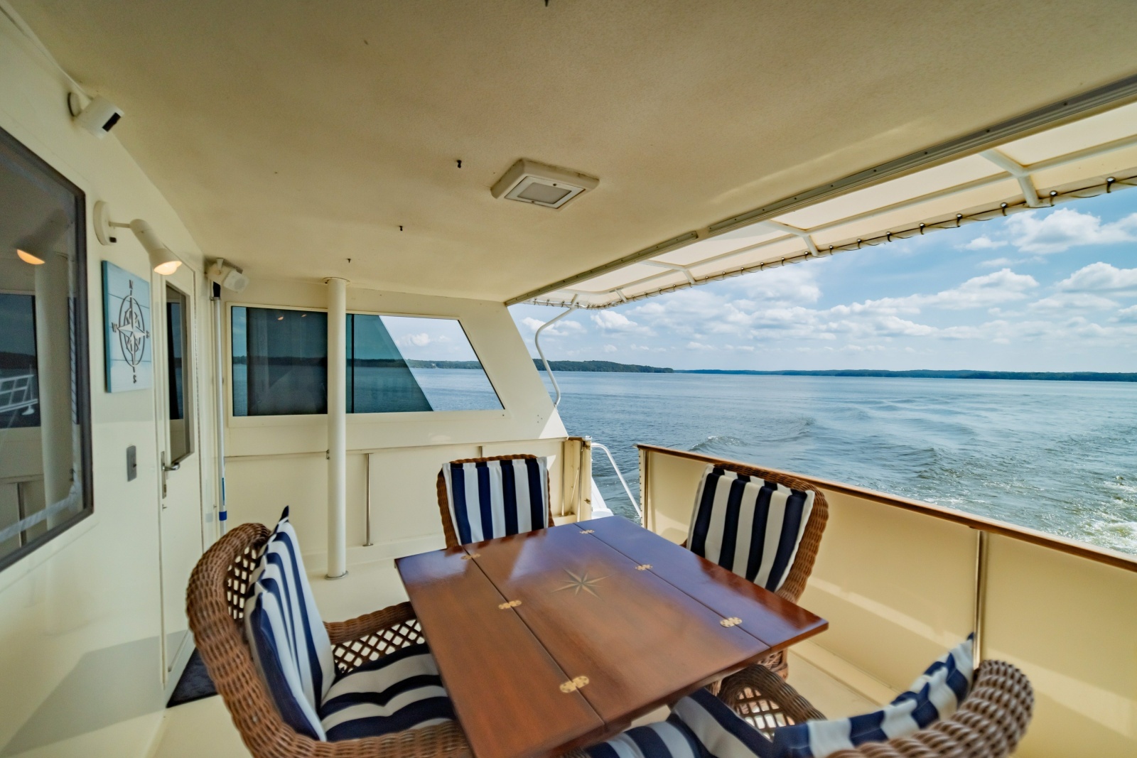 1988 Hatteras 70 Cockpit Motor Yacht