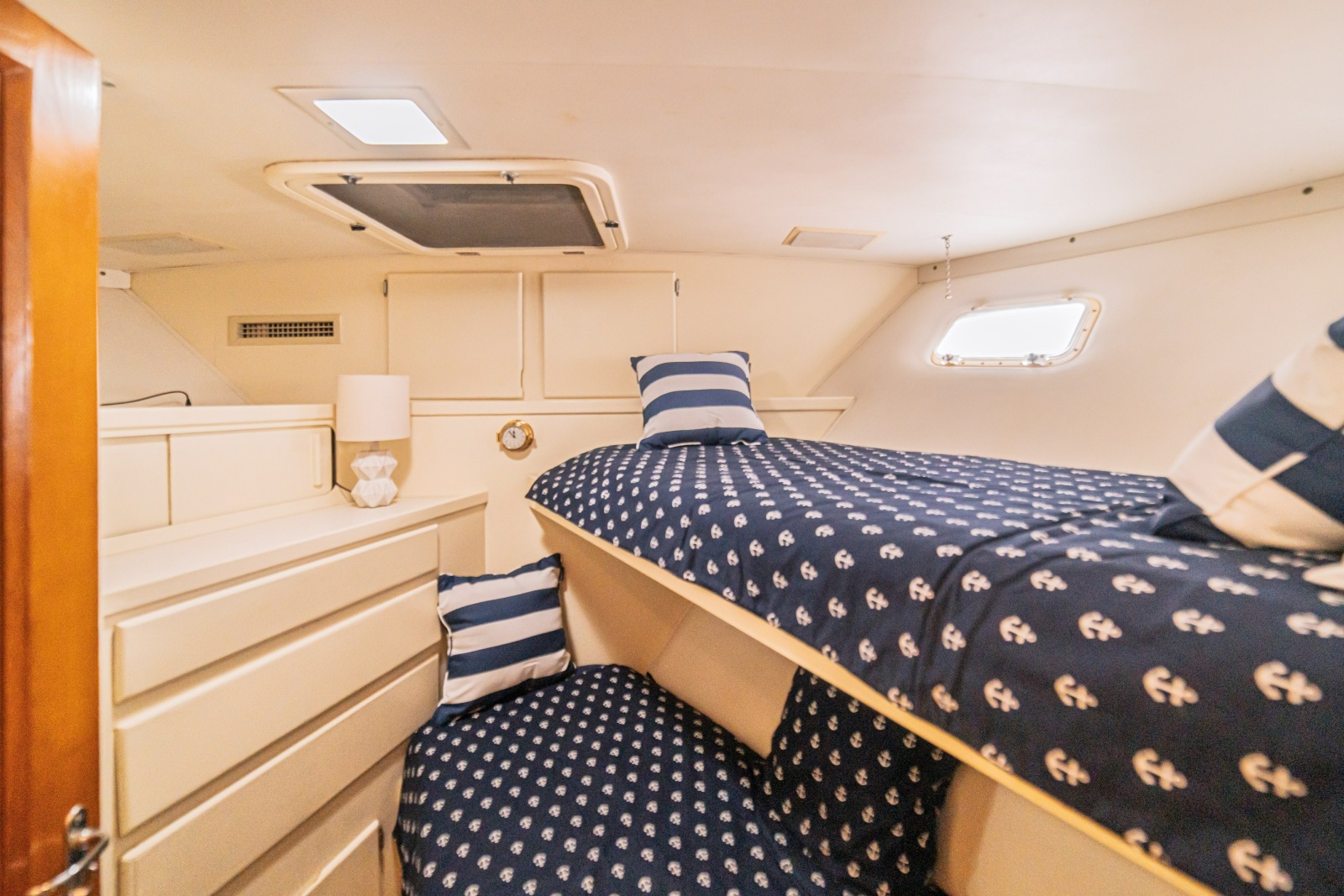 1988 Hatteras 70 Cockpit Motor Yacht