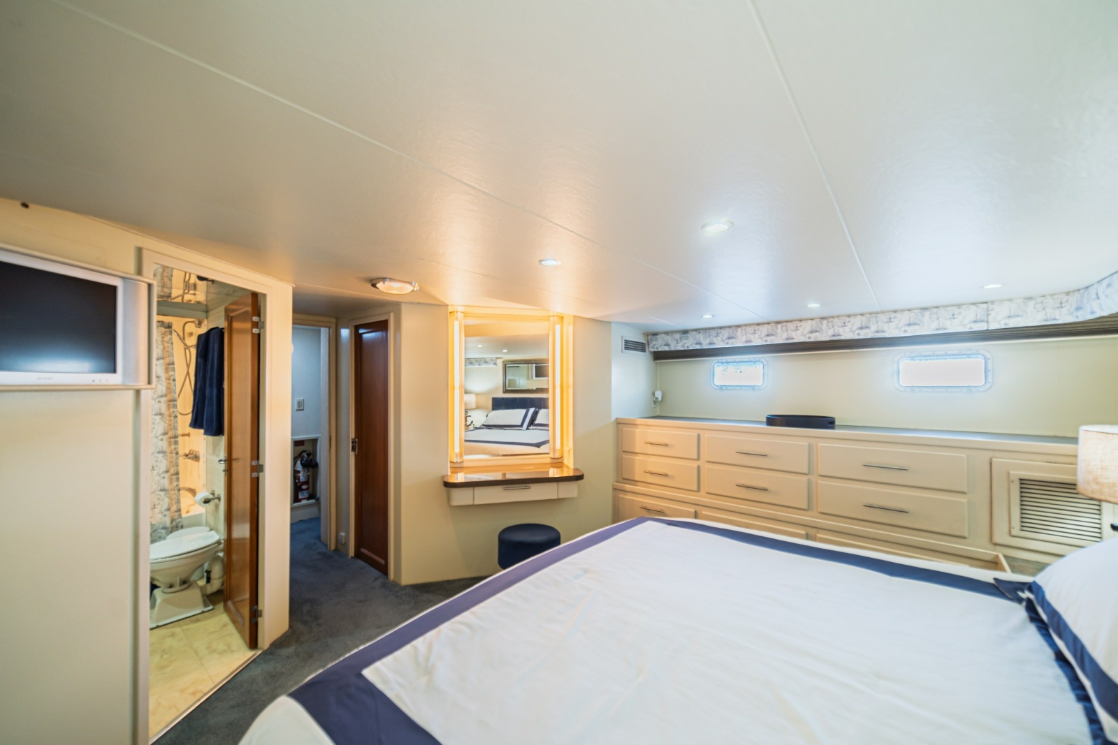 1988 Hatteras 70 Cockpit Motor Yacht