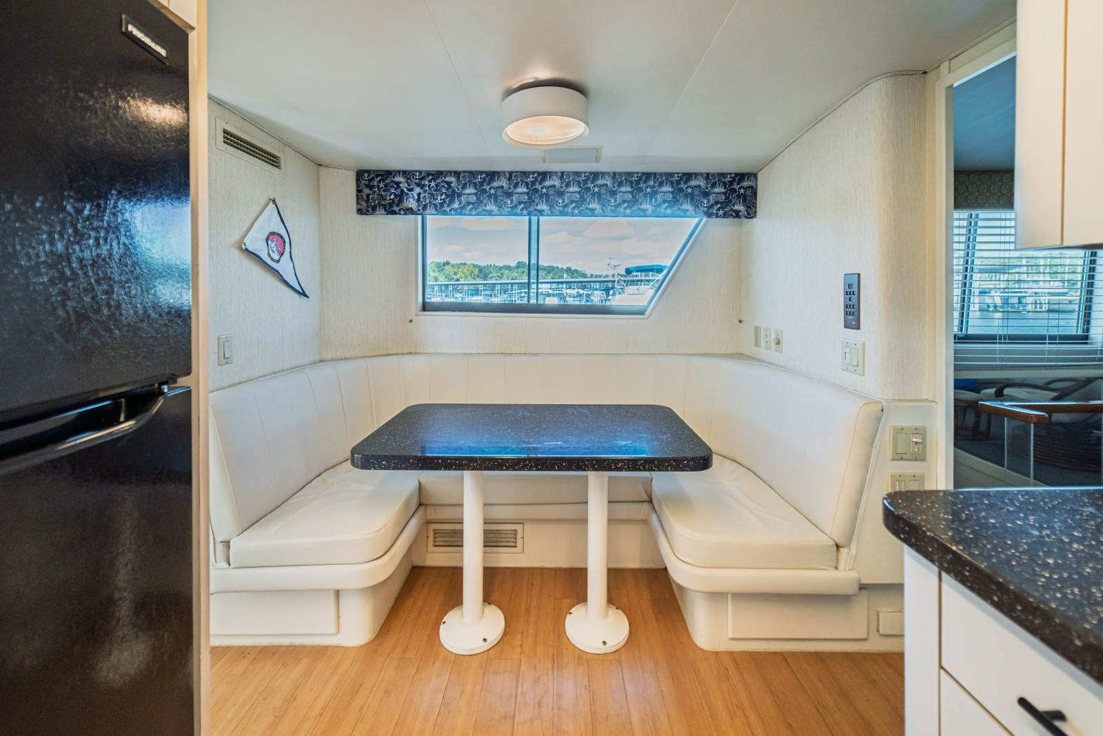 1988 Hatteras 70 Cockpit Motor Yacht