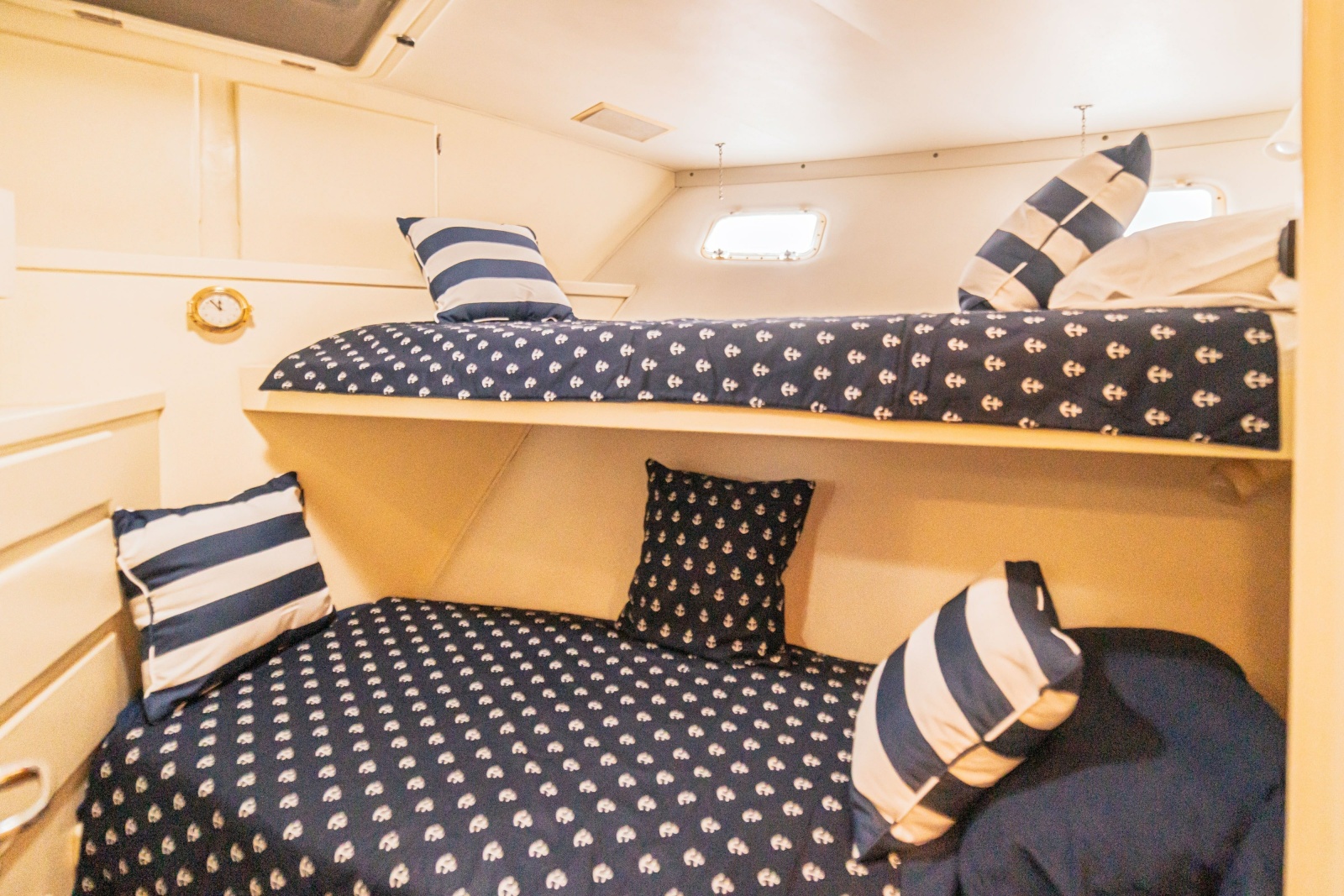 1988 Hatteras 70 Cockpit Motor Yacht