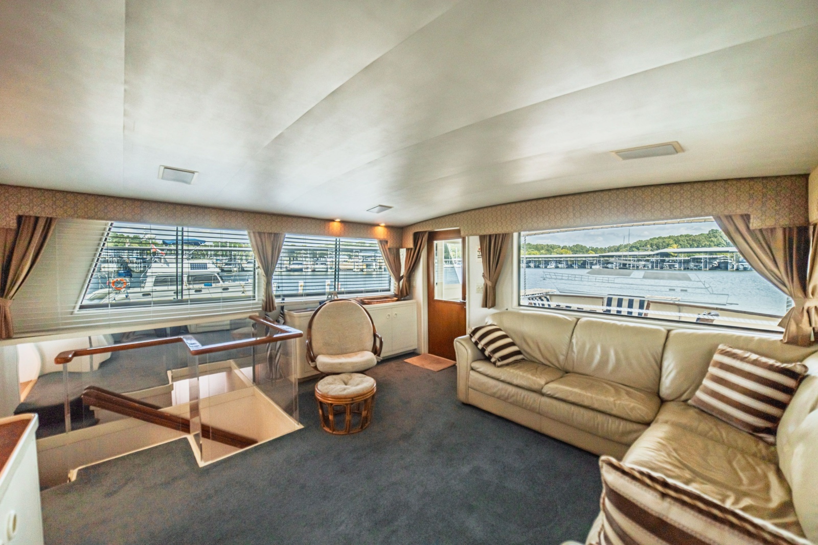 1988 Hatteras 70 Cockpit Motor Yacht