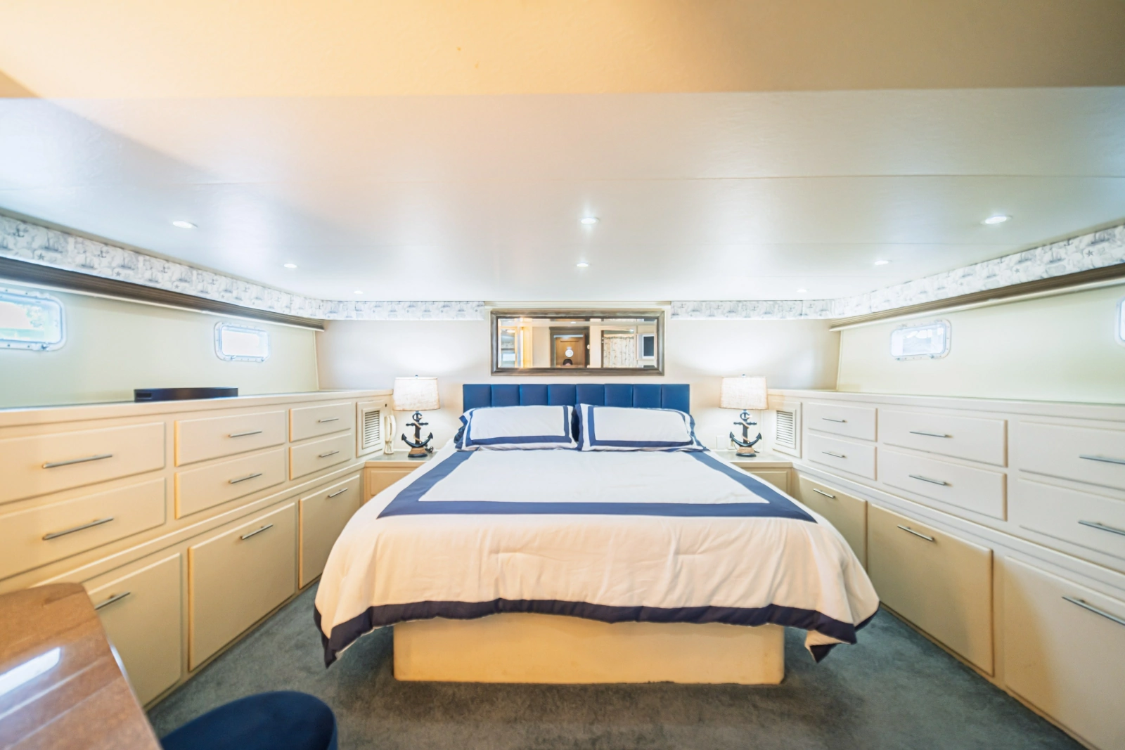 1988 Hatteras 70 Cockpit Motor Yacht