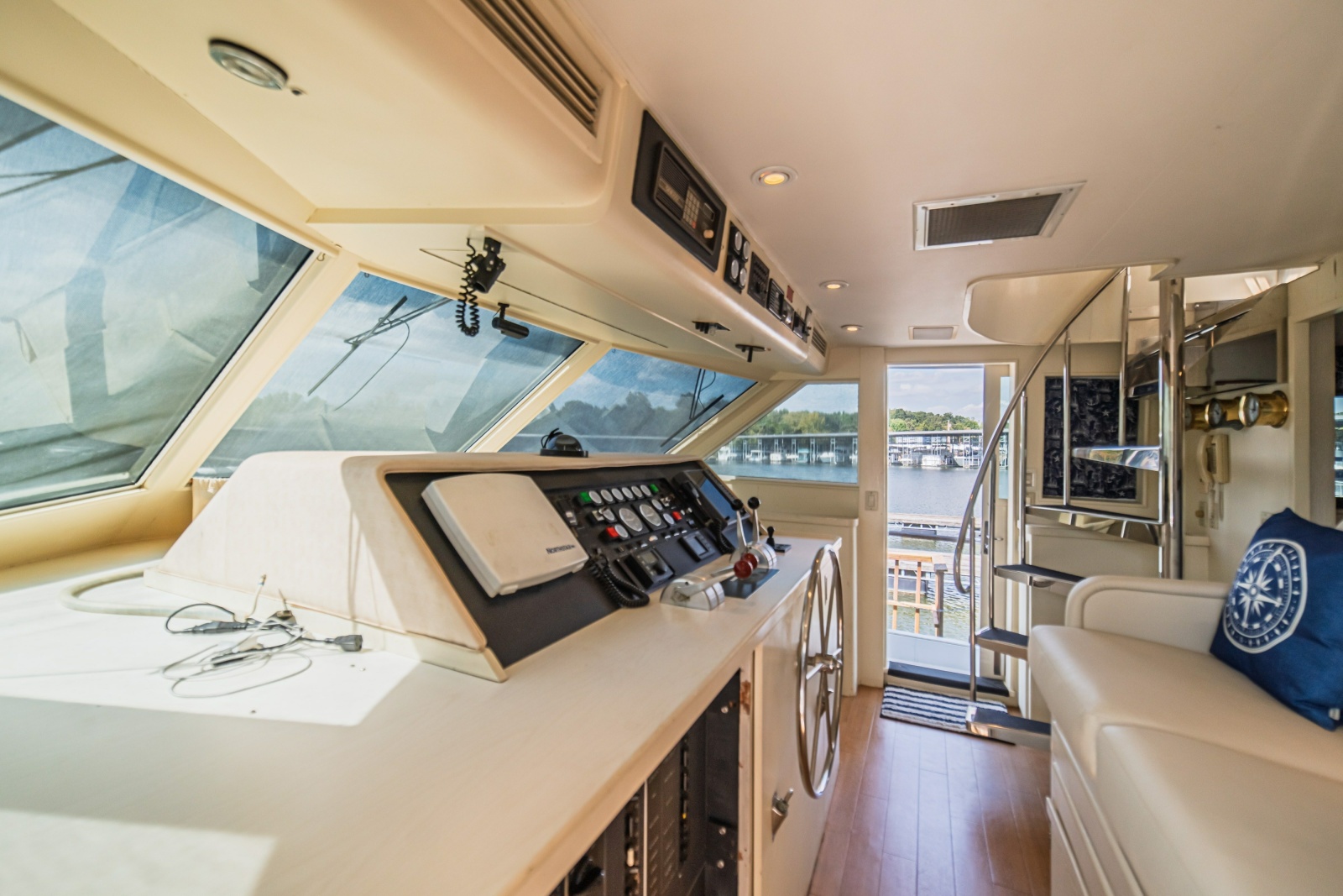 1988 Hatteras 70 Cockpit Motor Yacht