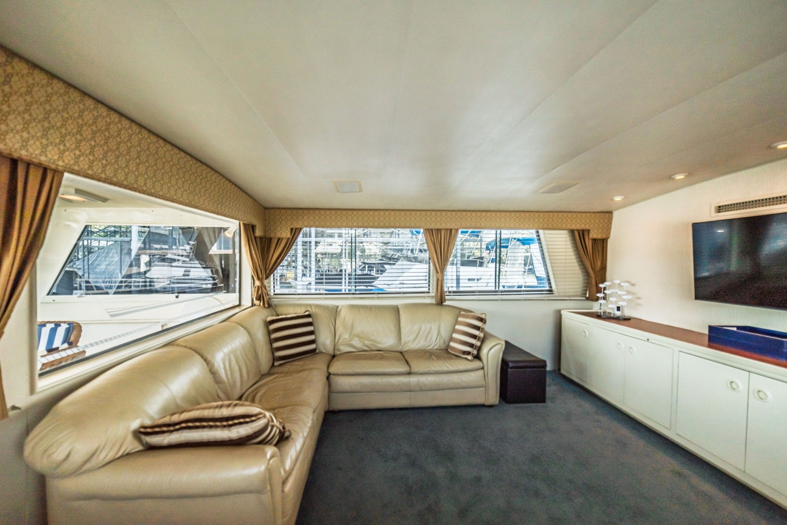 1988 Hatteras 70 Cockpit Motor Yacht