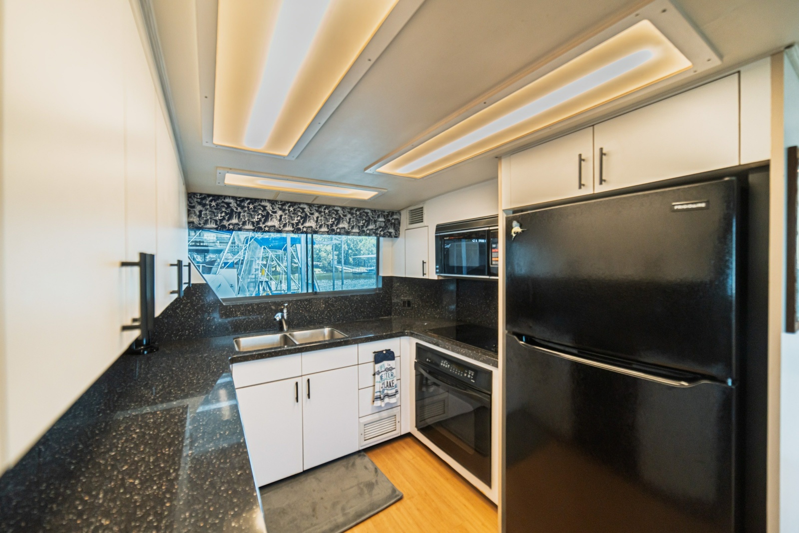 1988 Hatteras 70 Cockpit Motor Yacht
