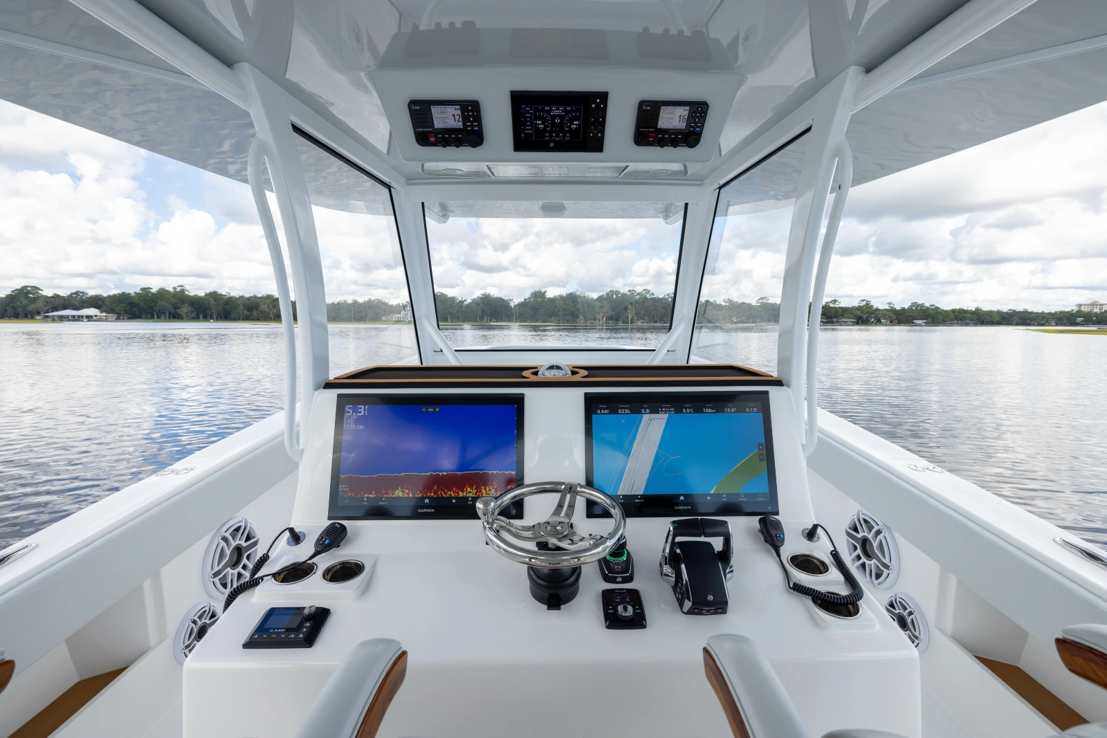 2025 Front Runner Catamaran