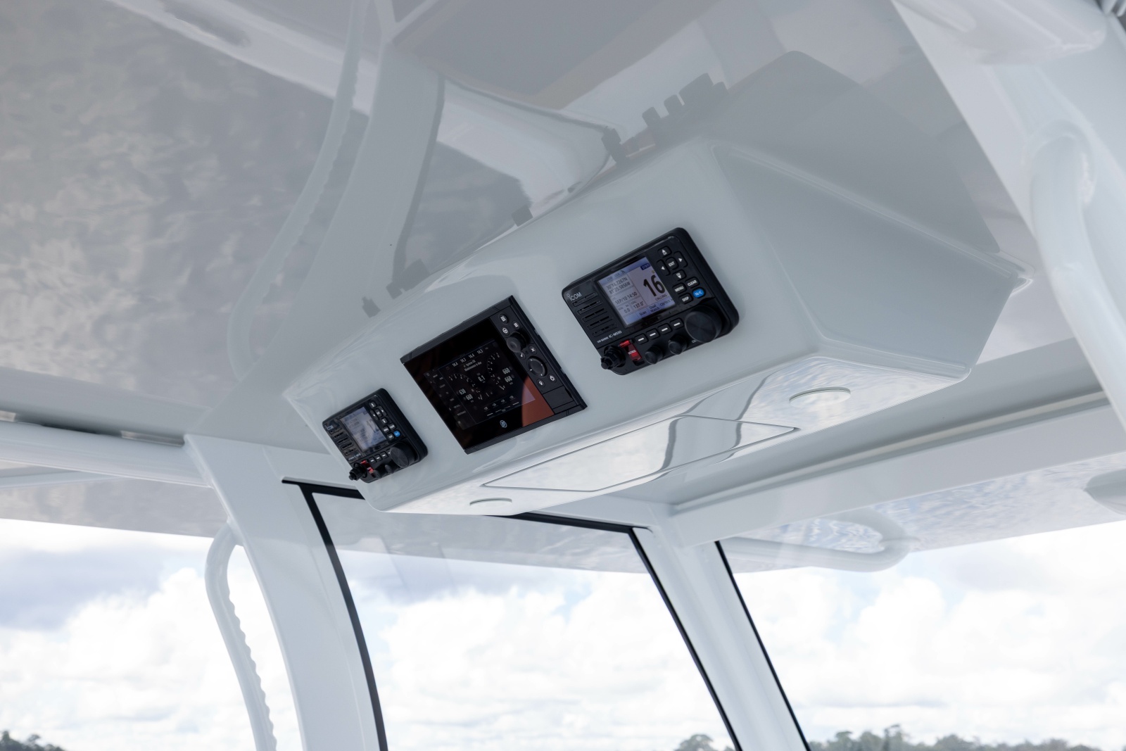 2025 Front Runner Catamaran