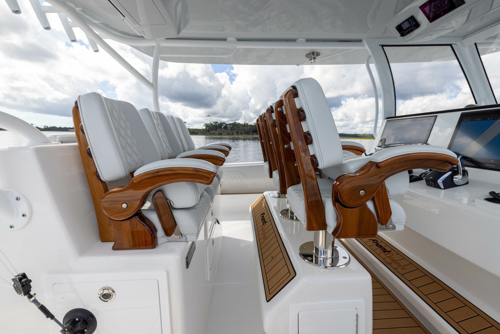 2025 Front Runner Catamaran