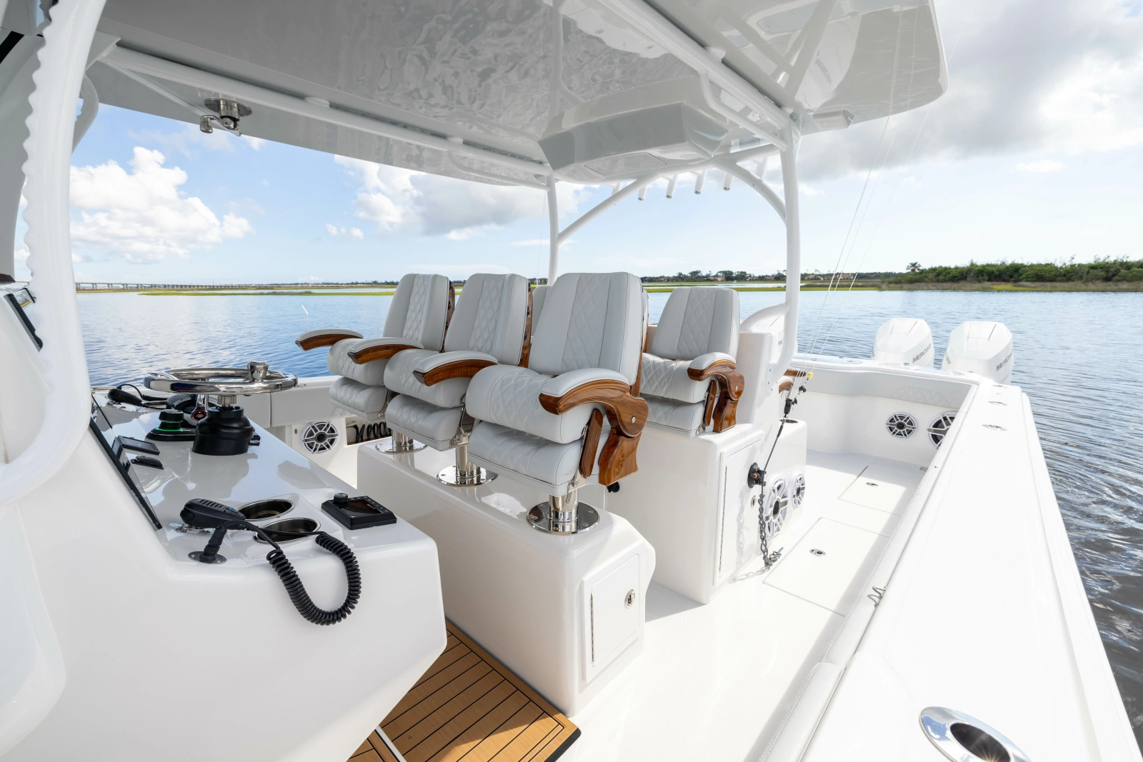 2025 Front Runner Catamaran