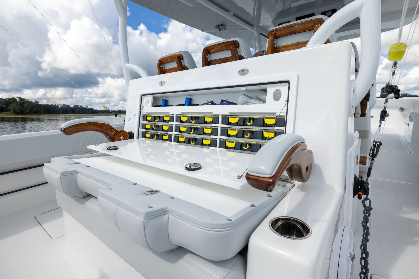 2025 Front Runner Catamaran