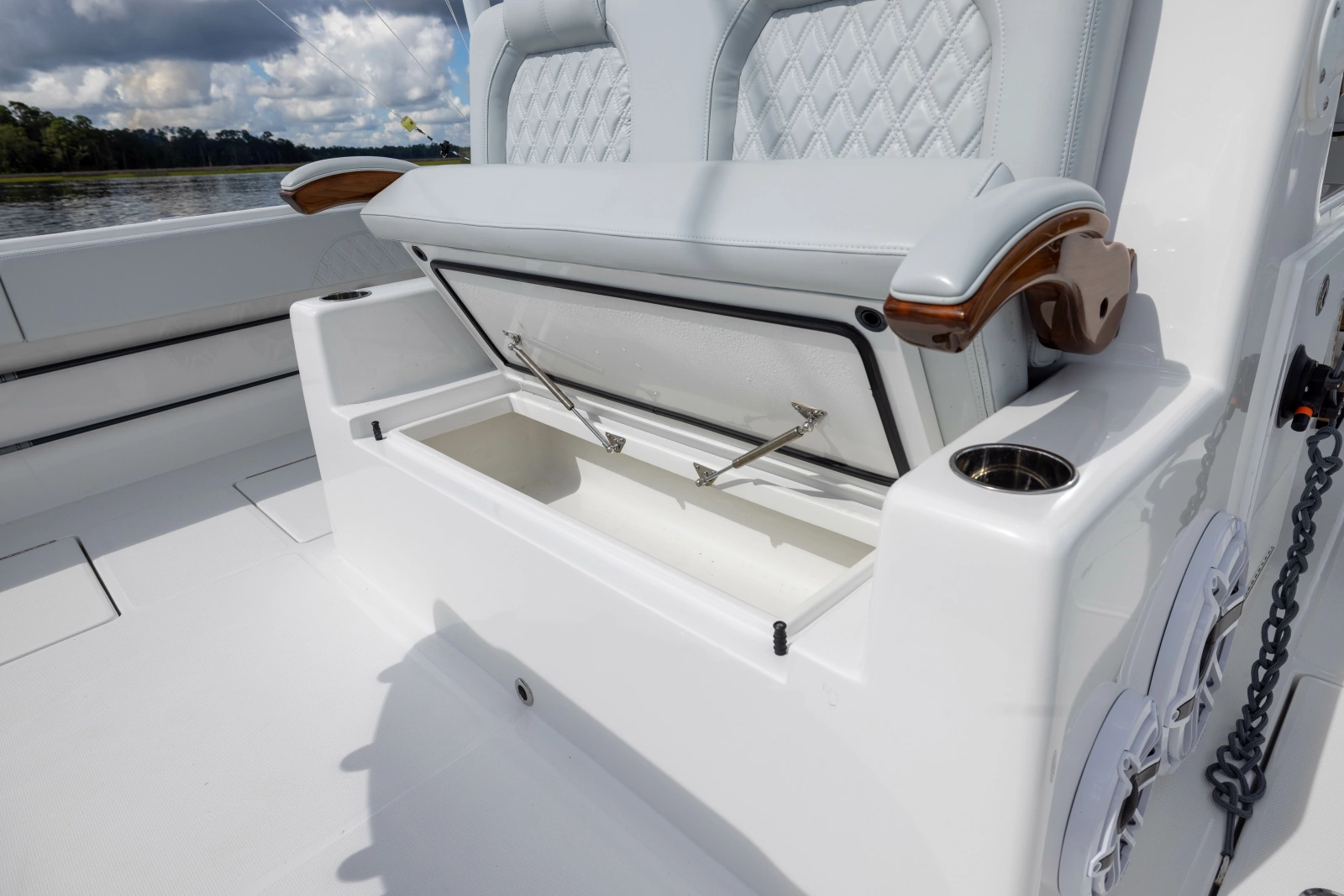 2025 Front Runner Catamaran
