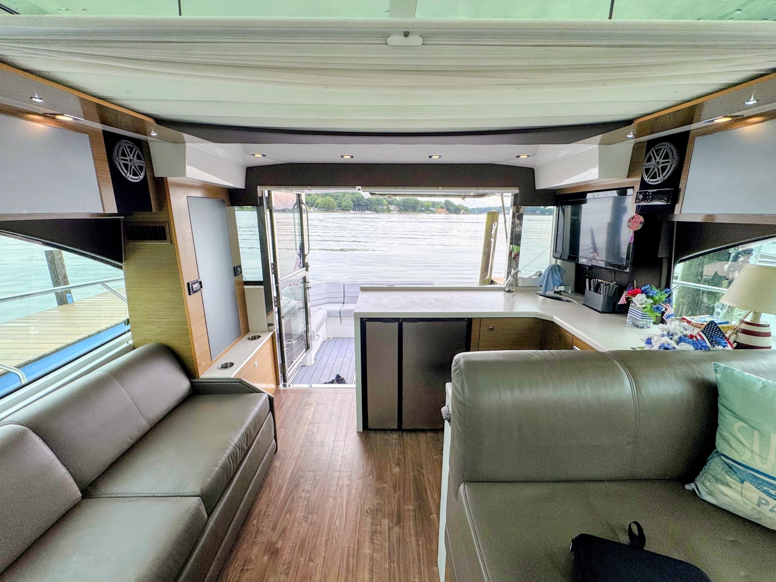 2016 Cruisers Yachts 45 Cantius