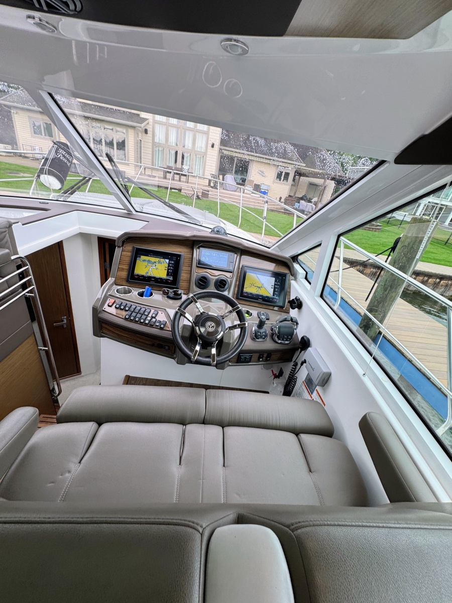 2016 Cruisers Yachts 45 Cantius