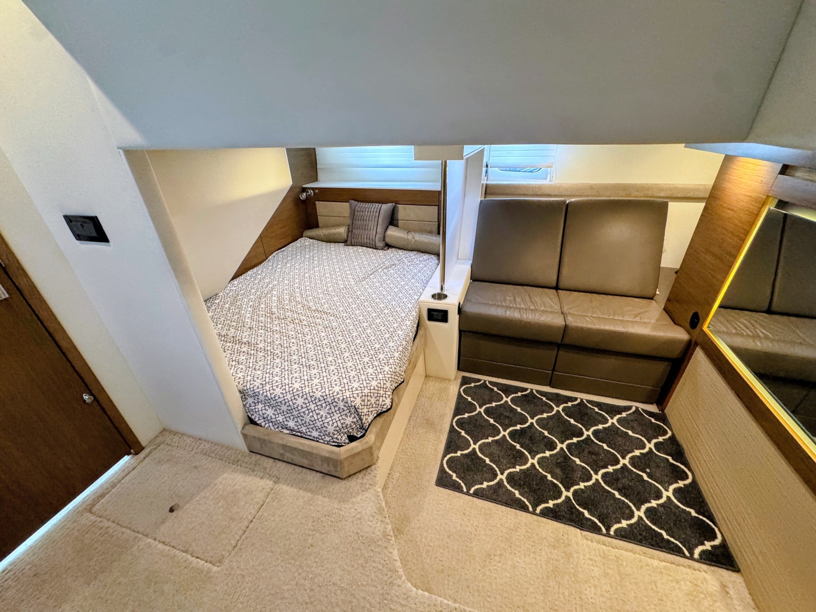2016 Cruisers Yachts 45 Cantius