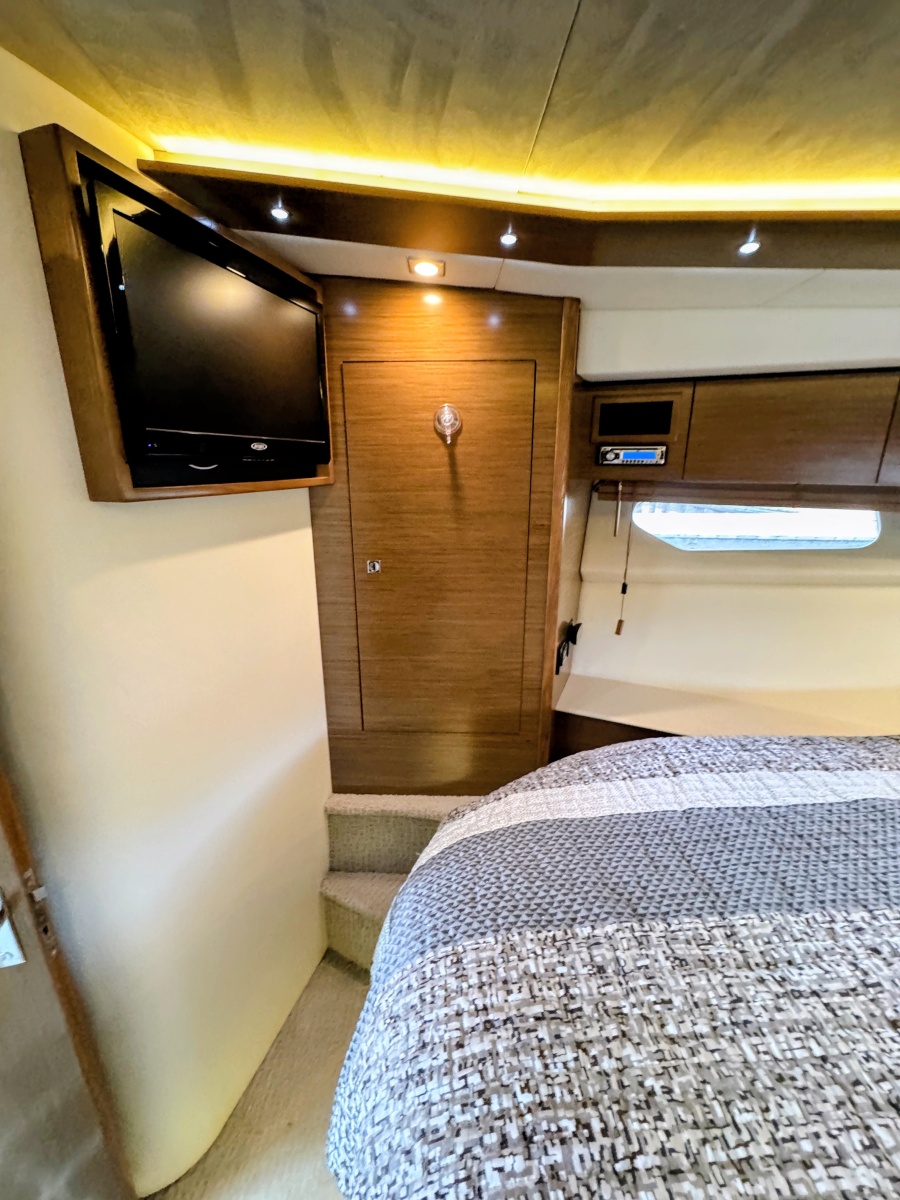 2016 Cruisers Yachts 45 Cantius