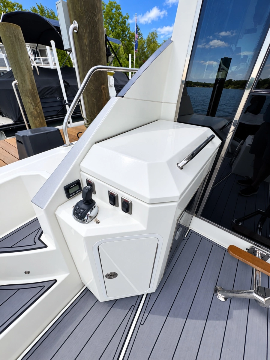 2016 Cruisers Yachts 45 Cantius