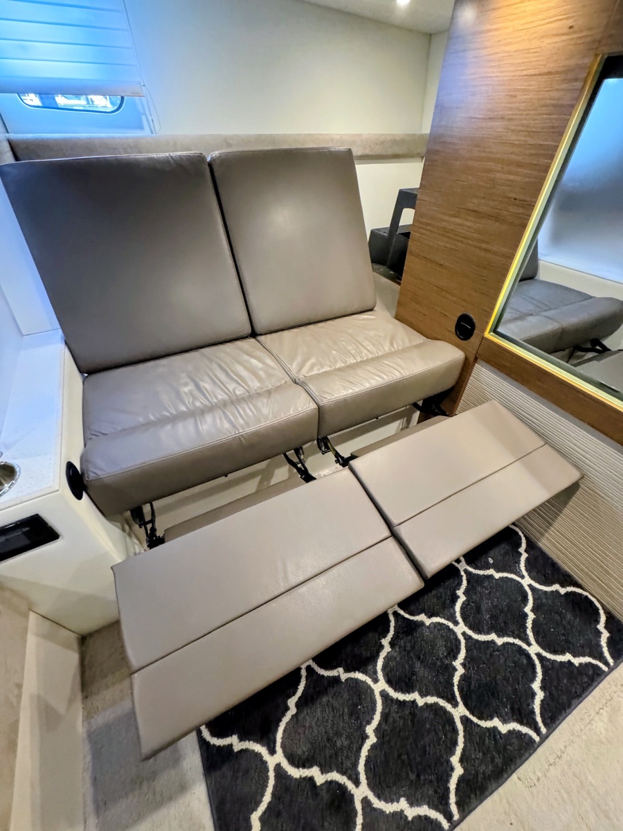 2016 Cruisers Yachts 45 Cantius
