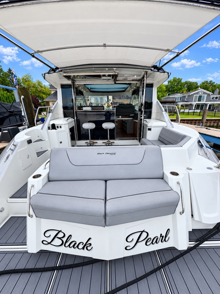 2016 Cruisers Yachts 45 Cantius
