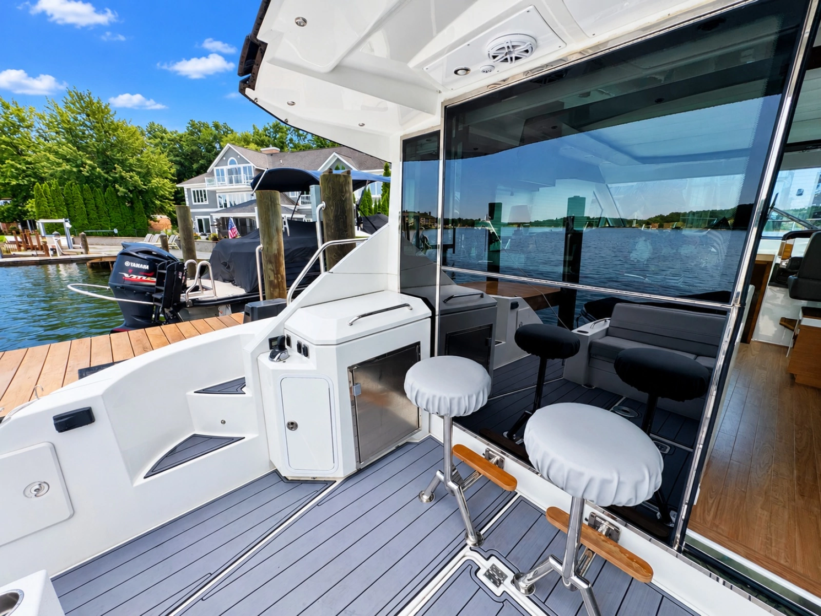 2016 Cruisers Yachts 45 Cantius