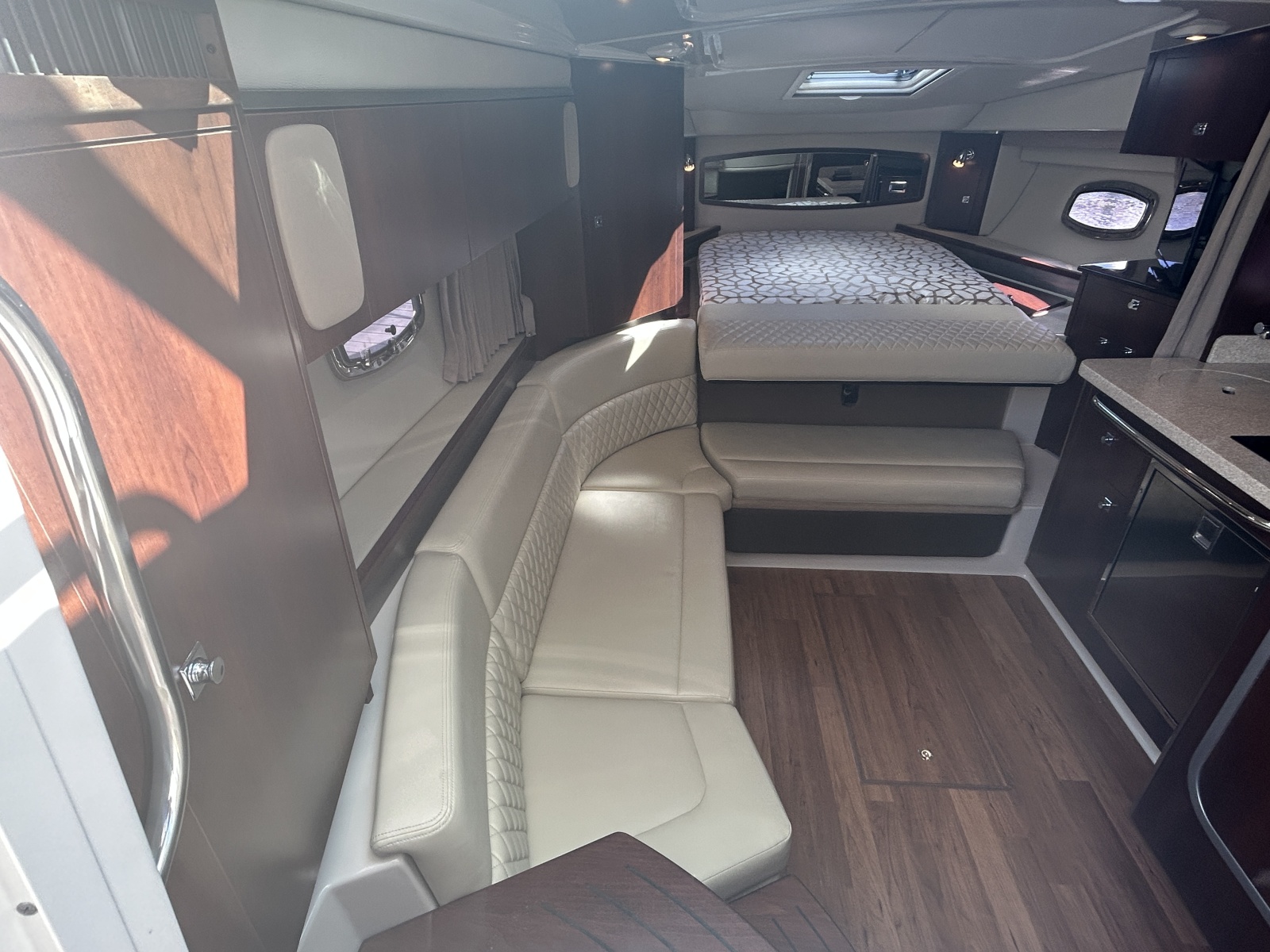 2015 Chaparral 310 Signature