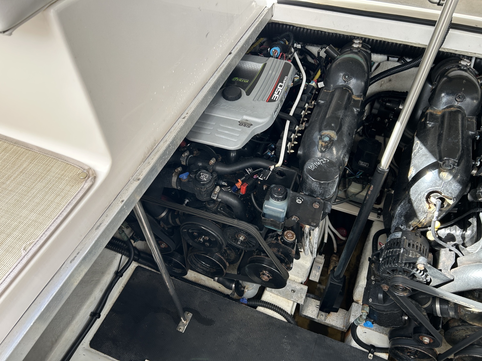 2015 Chaparral 310 Signature