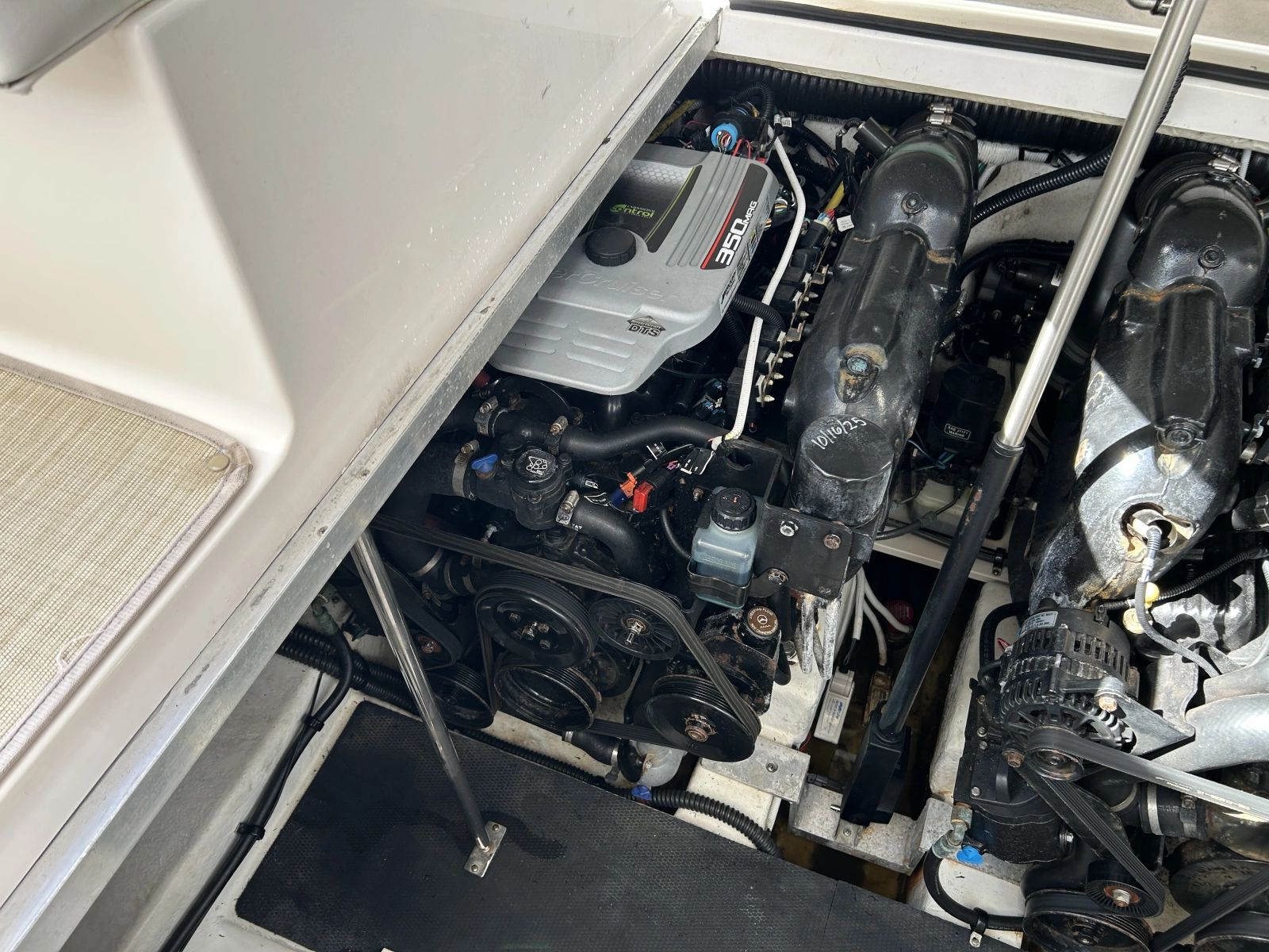 2015 Chaparral 310 Signature