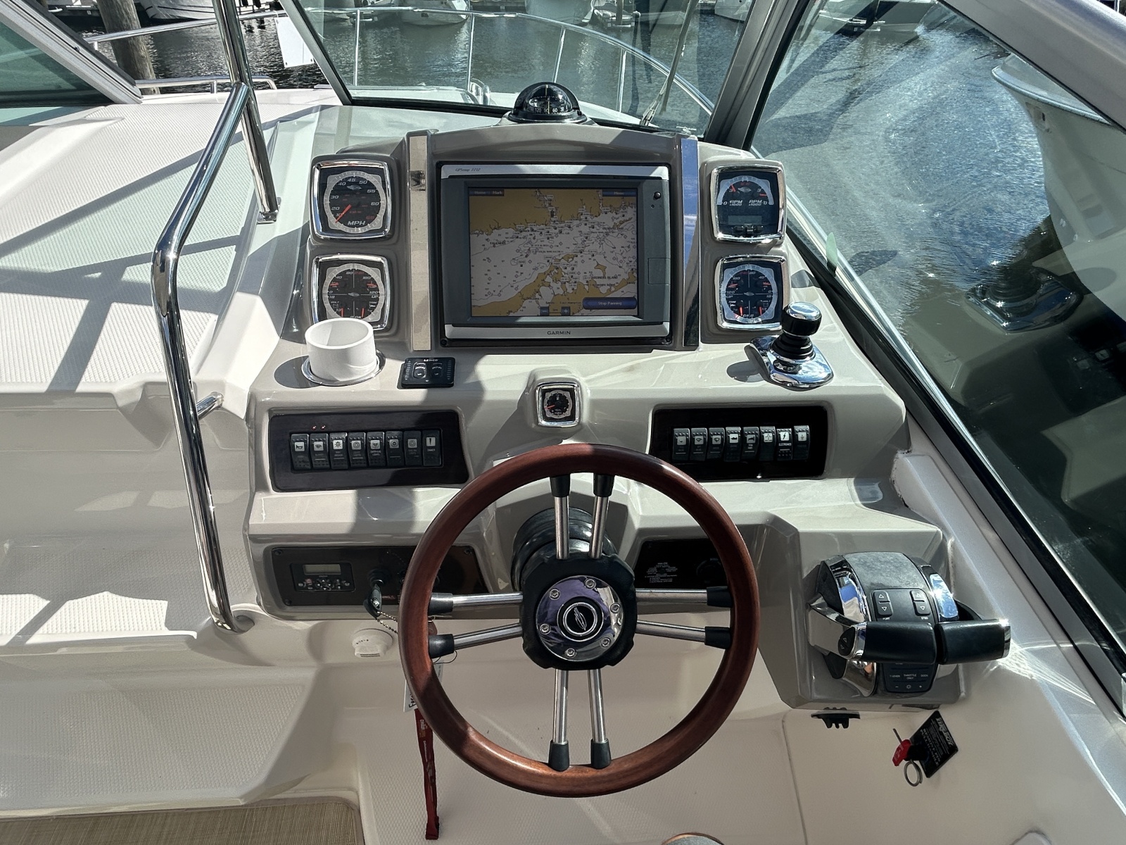 2015 Chaparral 310 Signature