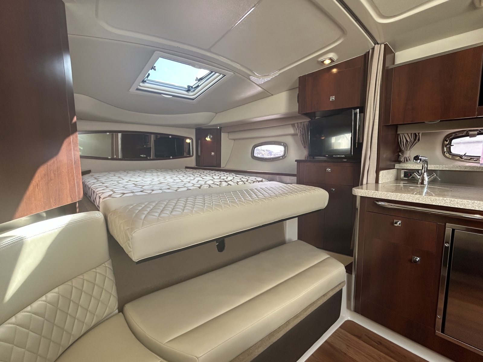 2015 Chaparral 310 Signature