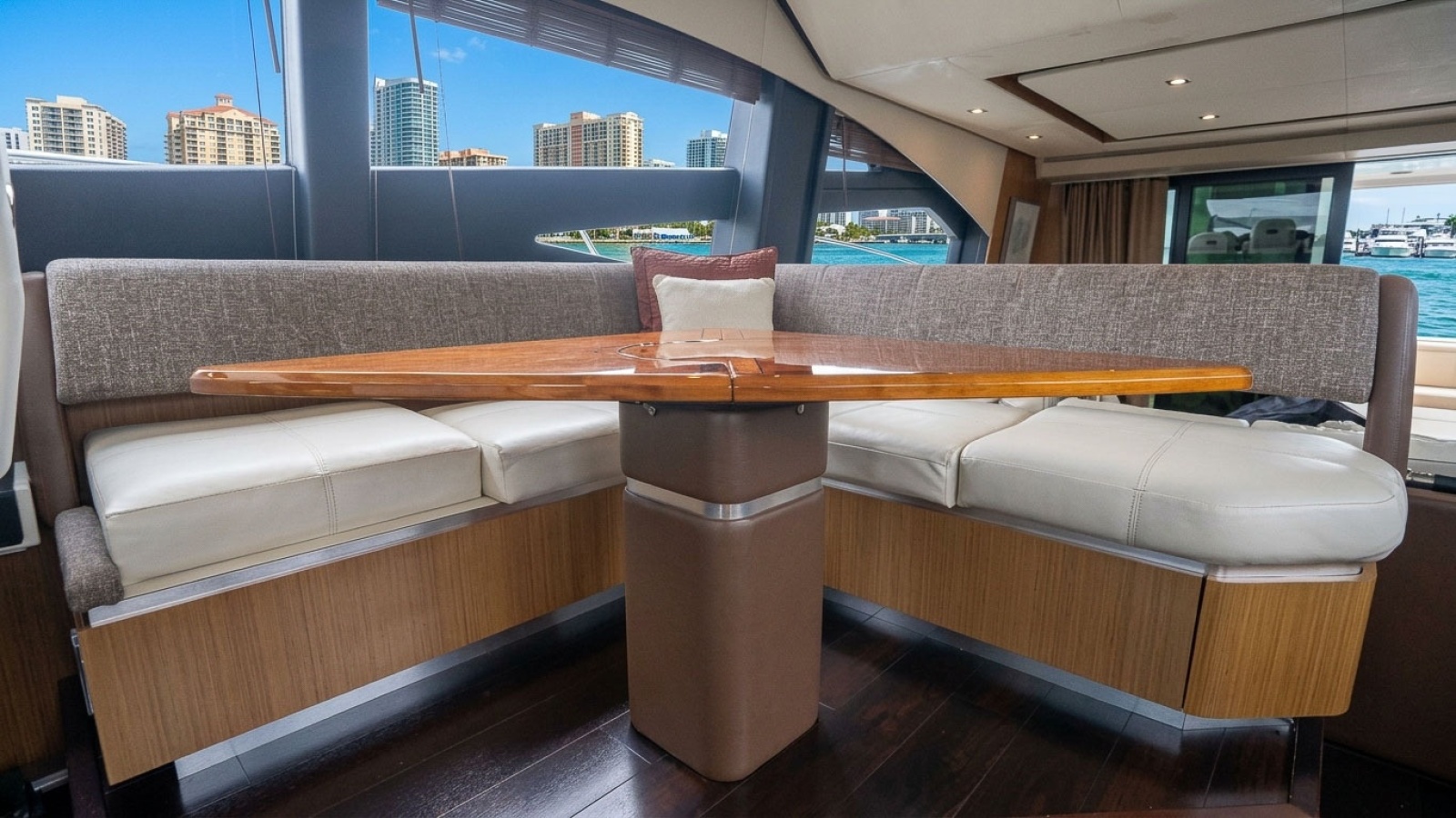 2016 Sea Ray L590