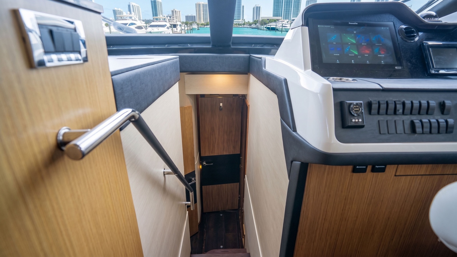 2016 Sea Ray L590
