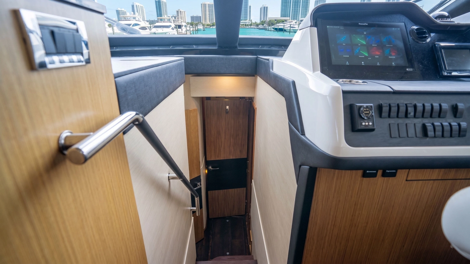 2016 Sea Ray L590