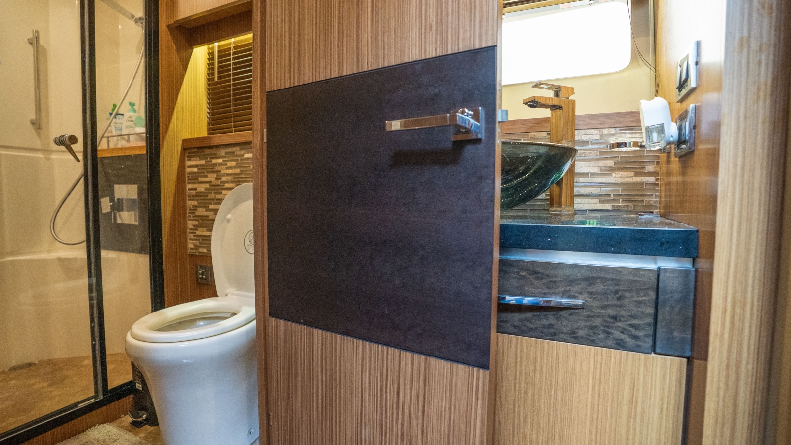 2016 Sea Ray L590