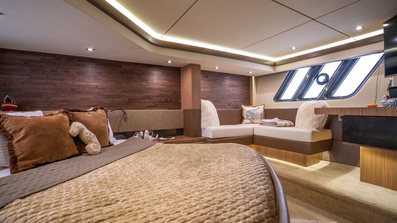 2016 Sea Ray L590
