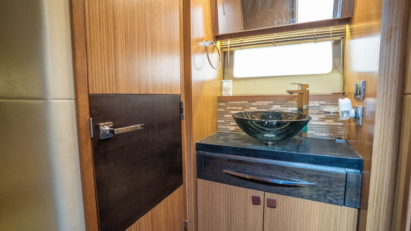 2016 Sea Ray L590