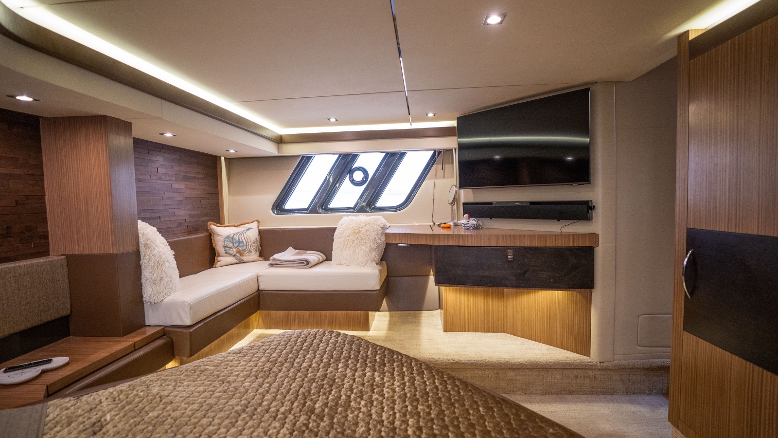2016 Sea Ray L590