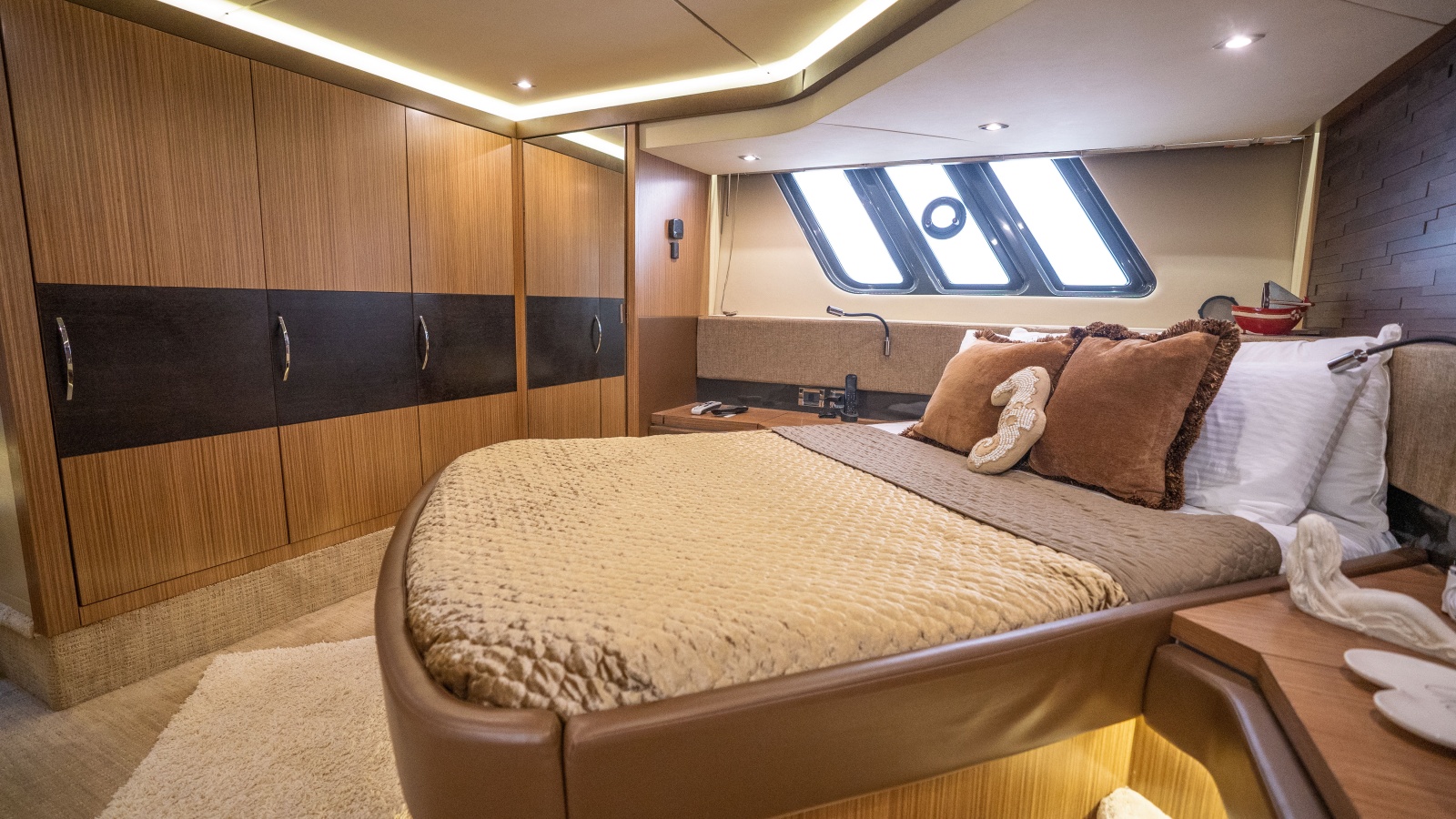 2016 Sea Ray L590