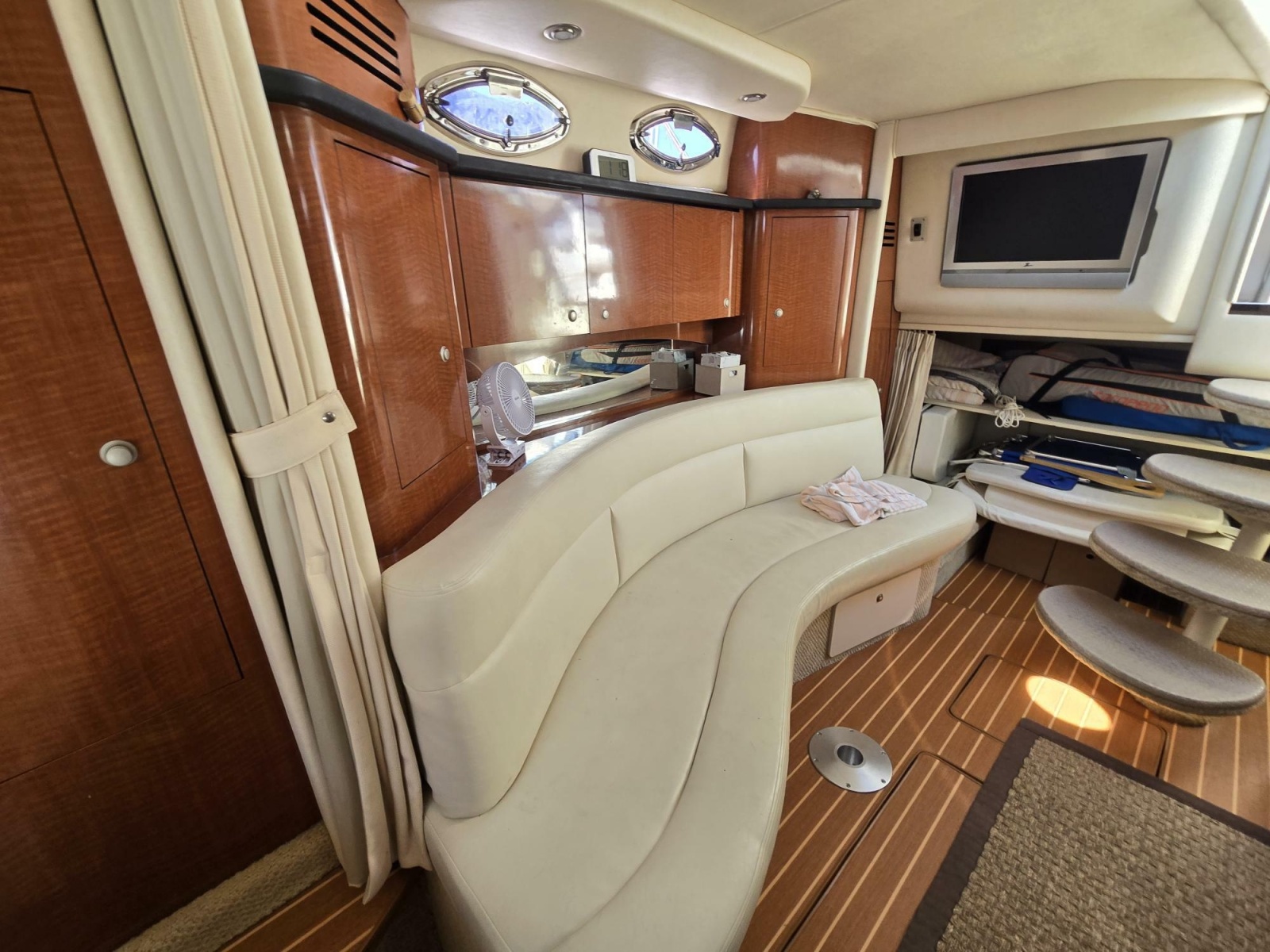 2005 Sea Ray 320 Sundancer