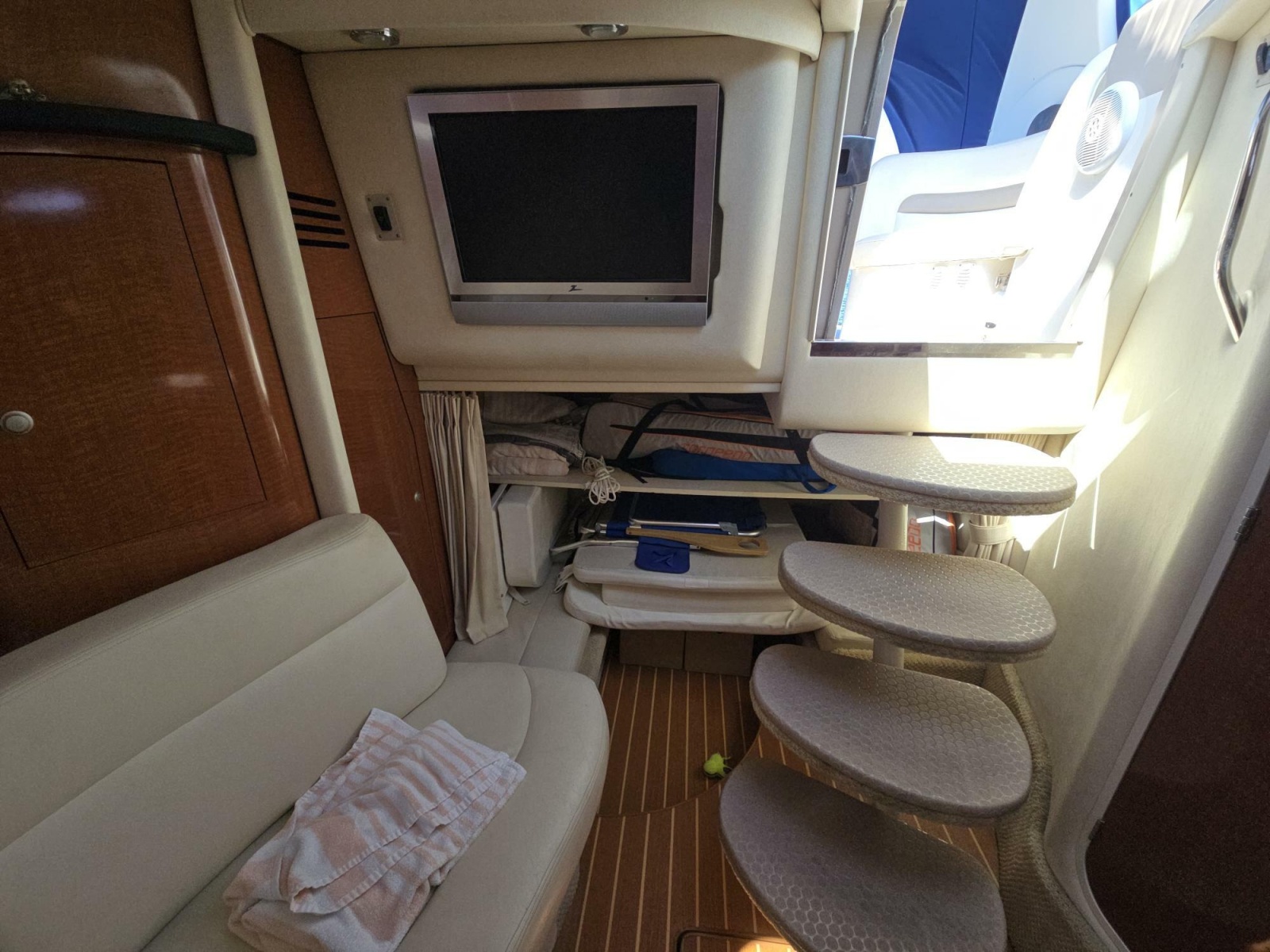 2005 Sea Ray 320 Sundancer