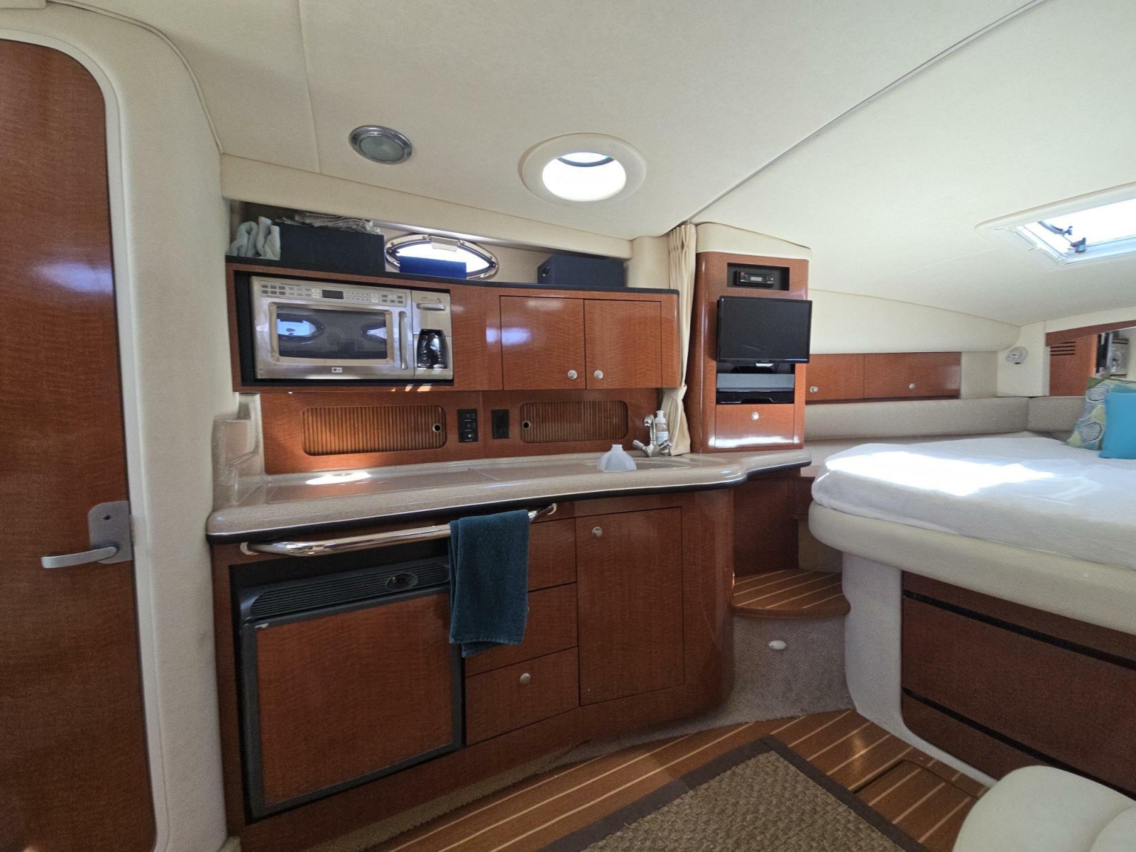 2005 Sea Ray 320 Sundancer