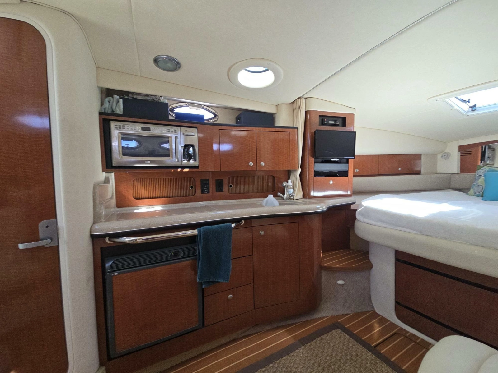 2005 Sea Ray 320 Sundancer