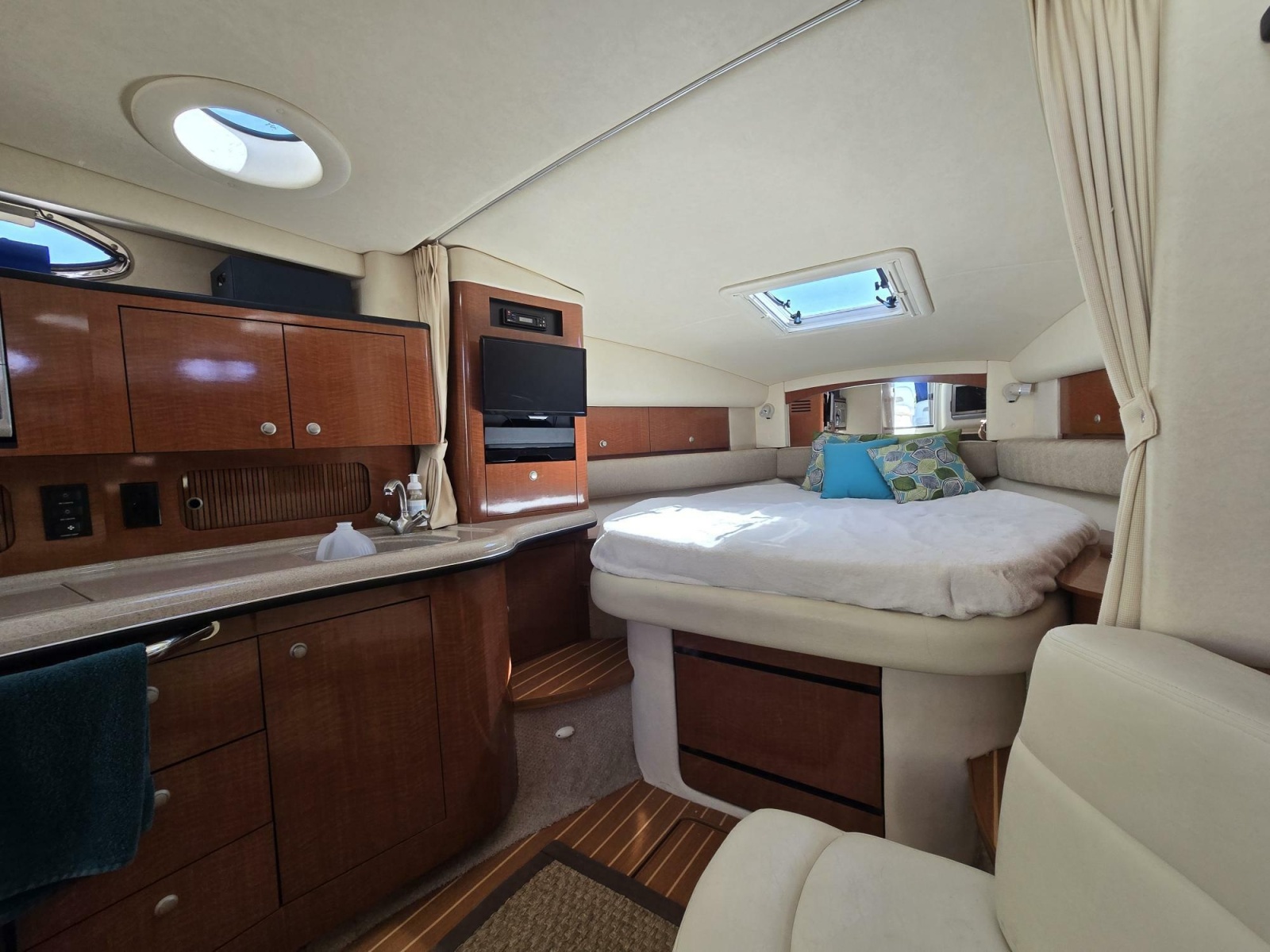 2005 Sea Ray 320 Sundancer