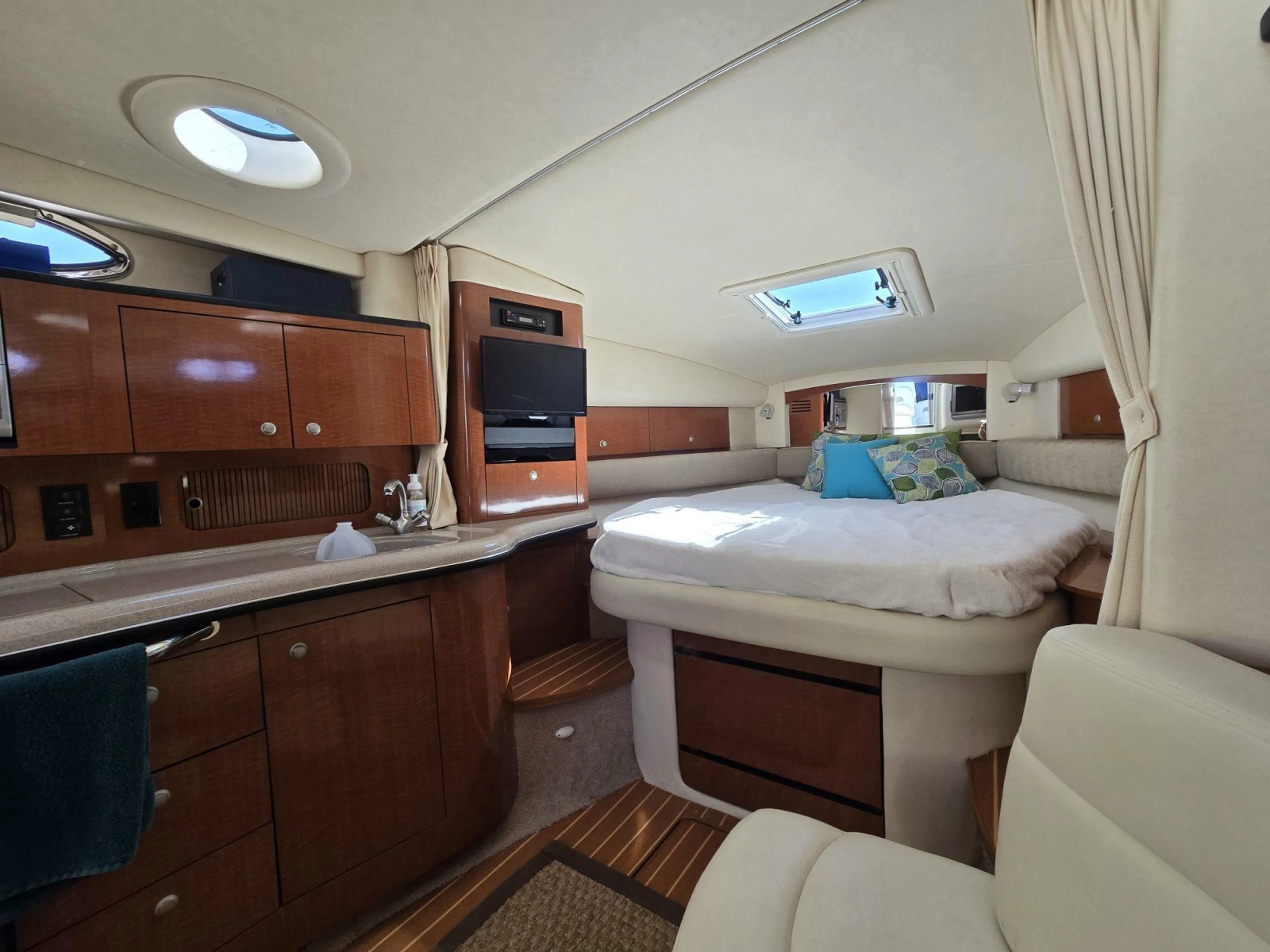 2005 Sea Ray 320 Sundancer
