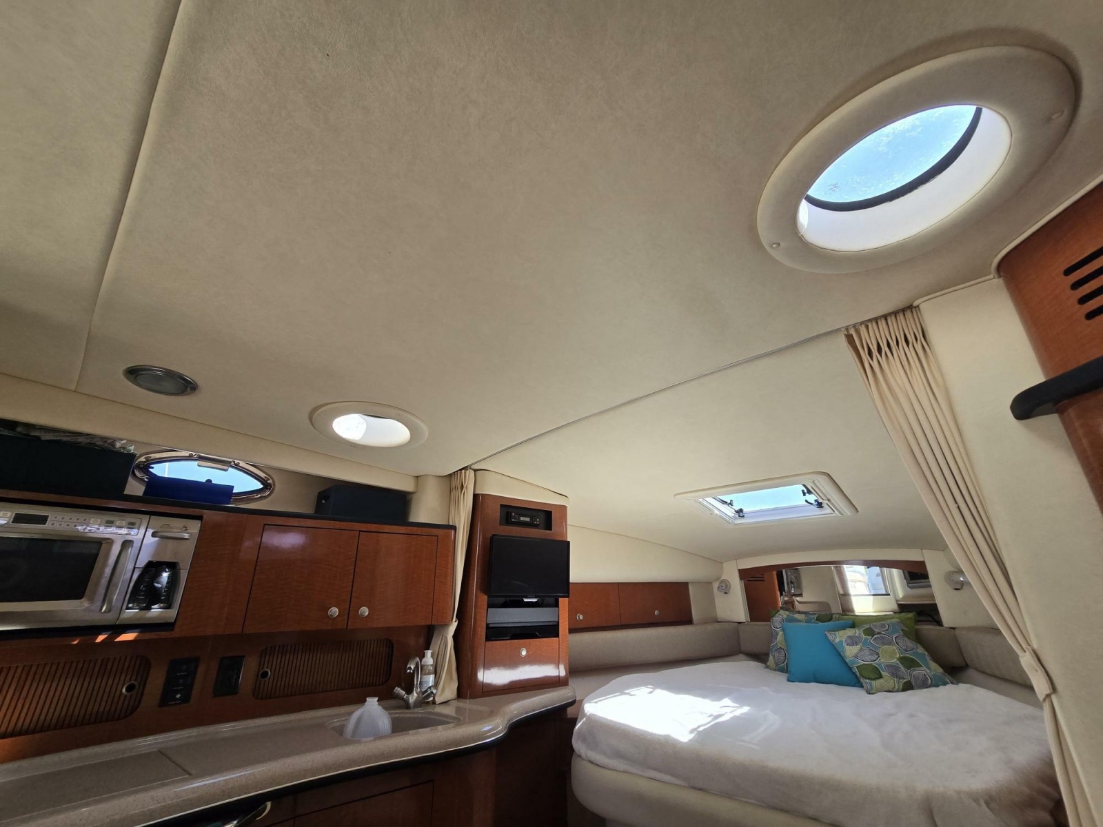 2005 Sea Ray 320 Sundancer