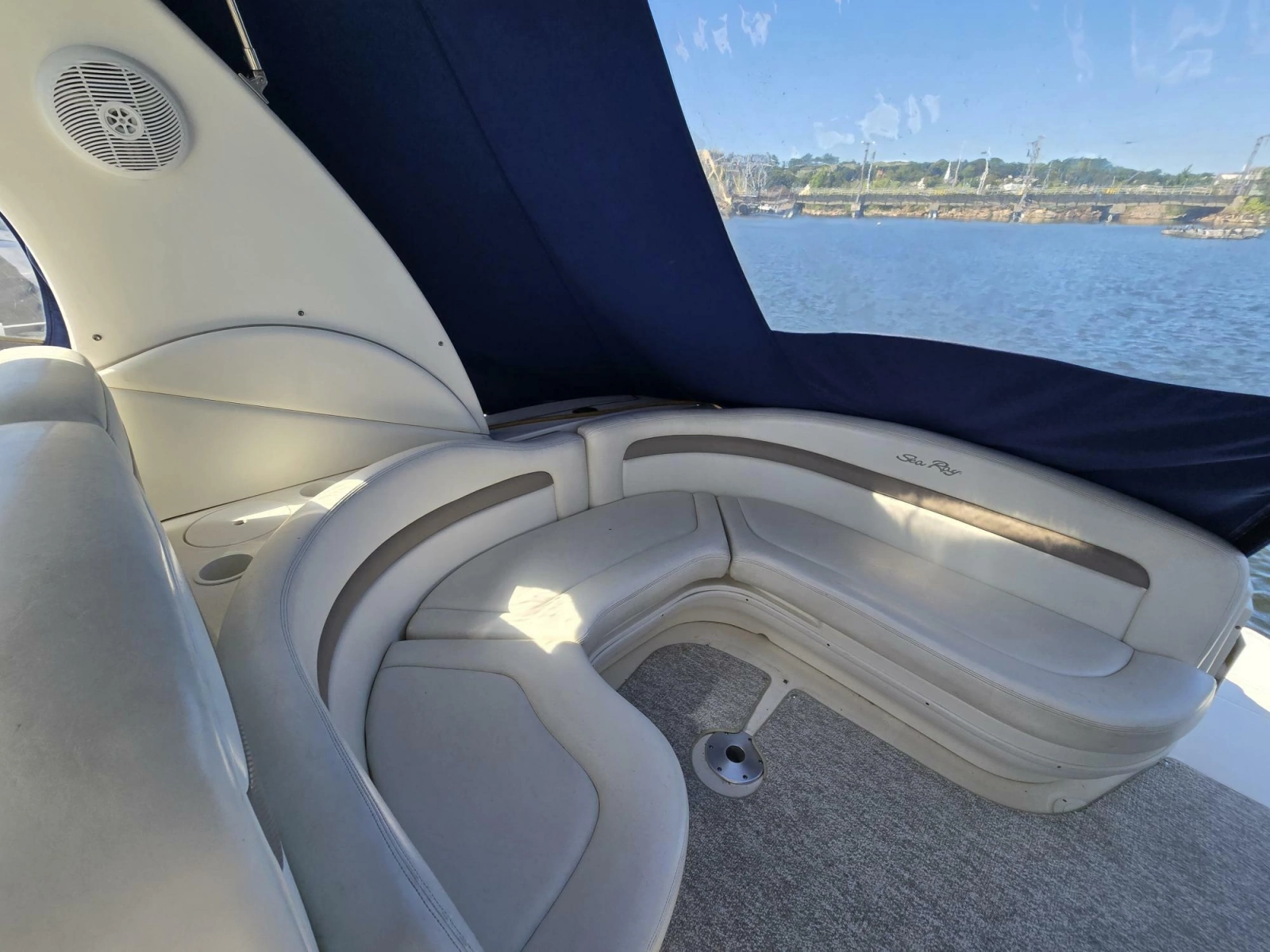 2005 Sea Ray 320 Sundancer