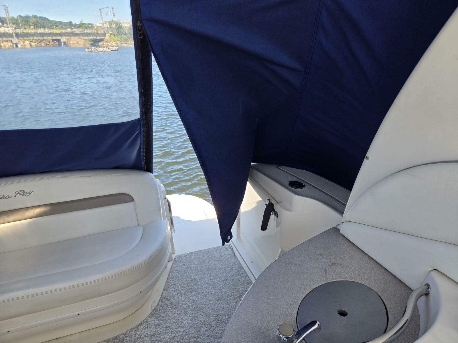 2005 Sea Ray 320 Sundancer