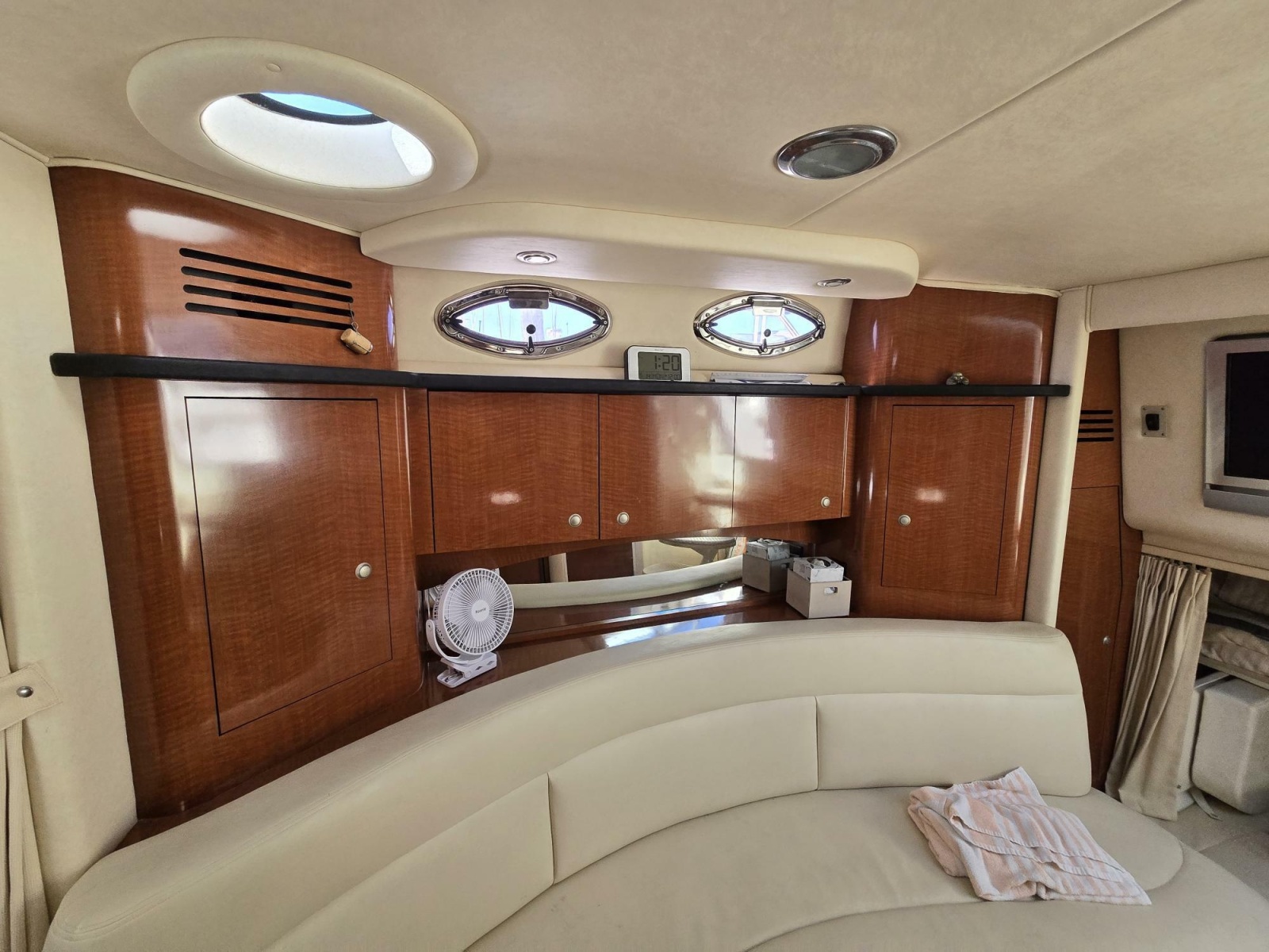 2005 Sea Ray 320 Sundancer